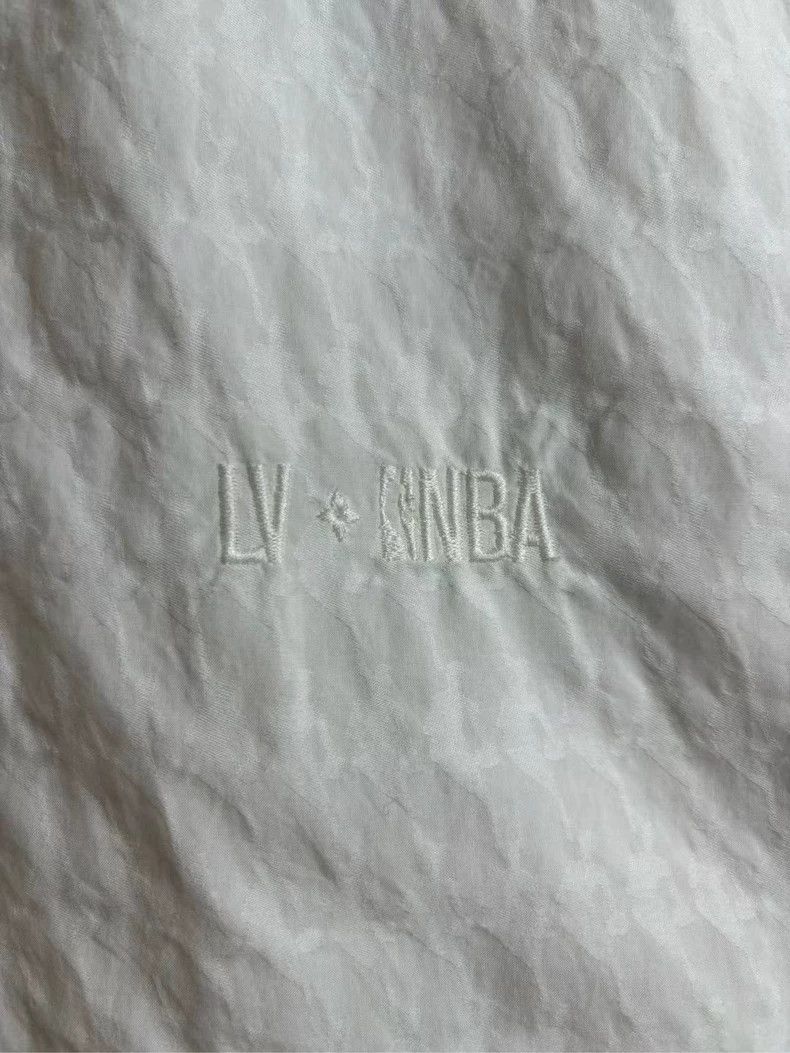 Louis Vuitton Louis Vuitton x NBA Print Shirt Size M Size US M / EU 48-50 / 2 - 5 Thumbnail