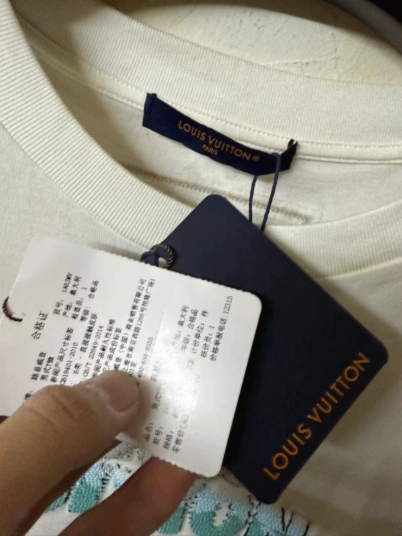 Louis Vuitton Louis Vuitton Short Sleeve T-Shirt M Size Size US M / EU 48-50 / 2 - 3 Thumbnail