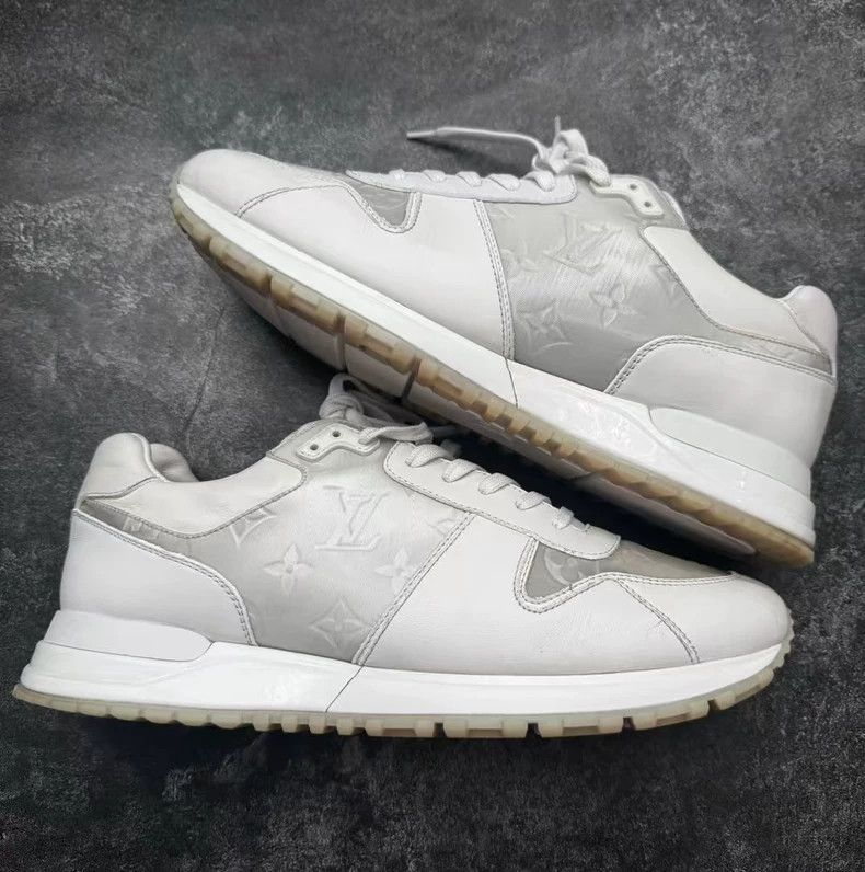 Louis Vuitton Louis Vuitton White Logo Runaway Sneakers Size US 8.5 / EU 41-42 - 4 Thumbnail
