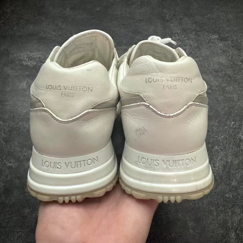 Louis Vuitton Louis Vuitton White Logo Runaway Sneakers Size US 8.5 / EU 41-42 - 2 Thumbnail