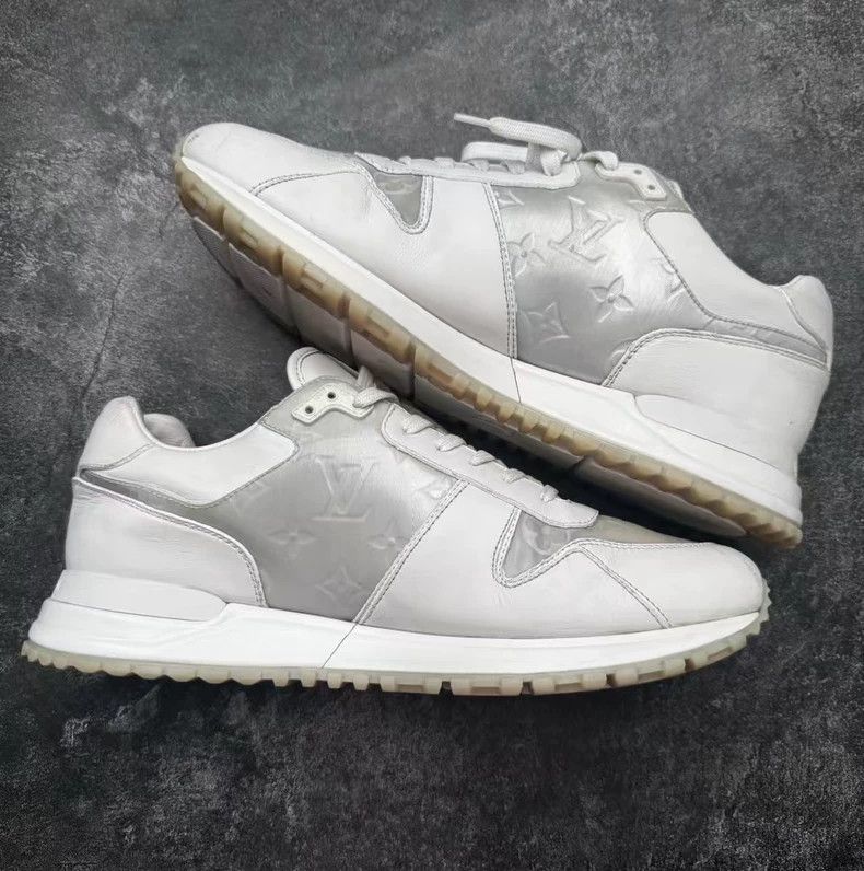 Louis Vuitton Louis Vuitton White Logo Runaway Sneakers Size US 8.5 / EU 41-42 - 3 Thumbnail