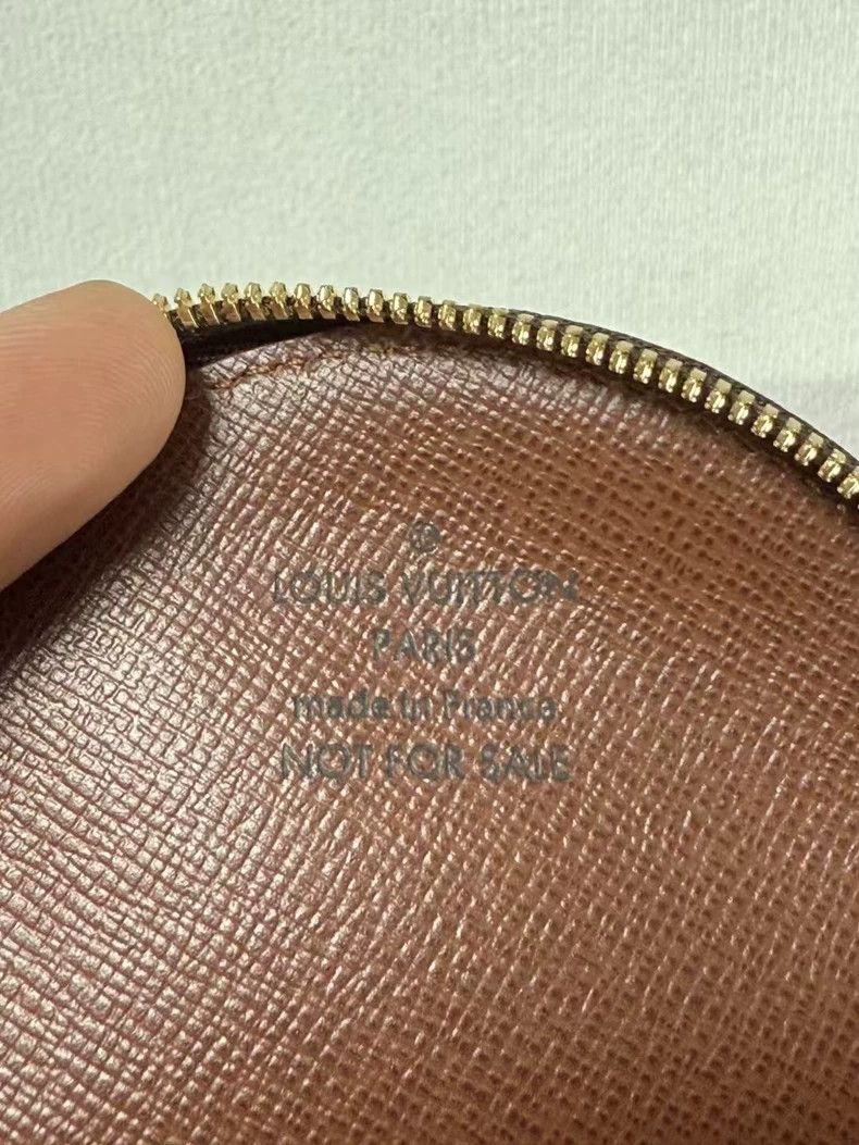 Louis Vuitton Louis Vuitton Round Coin Purse Brown Size ONE SIZE - 3 Thumbnail