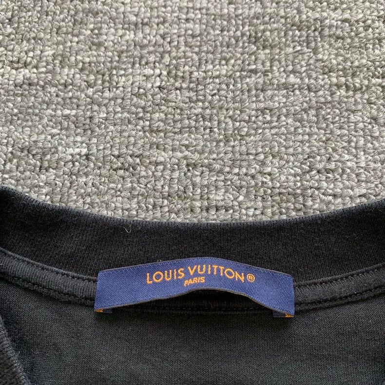 Louis Vuitton LV Black Short Sleeve T-Shirt with Embroidery Size US M / EU 48-50 / 2 - 5 Thumbnail