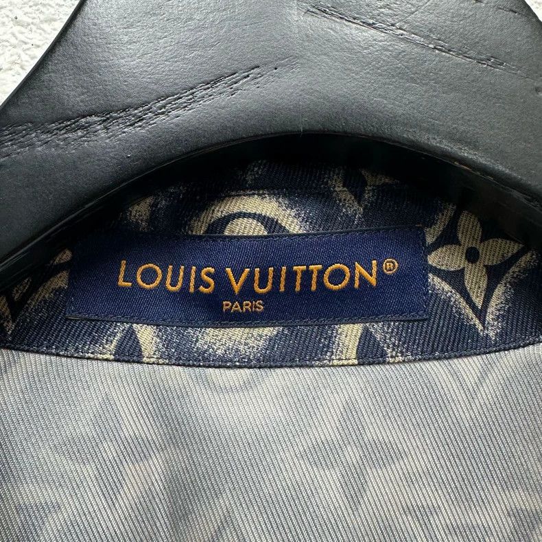 Louis Vuitton Louis Vuitton Blue Silk Short Sleeve Shirt Size US L / EU 52-54 / 3 - 3 Thumbnail