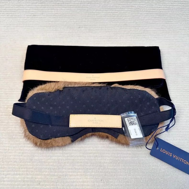 Louis Vuitton LV Fur Eye Mask Gift Item Size ONE SIZE - 2 Thumbnail
