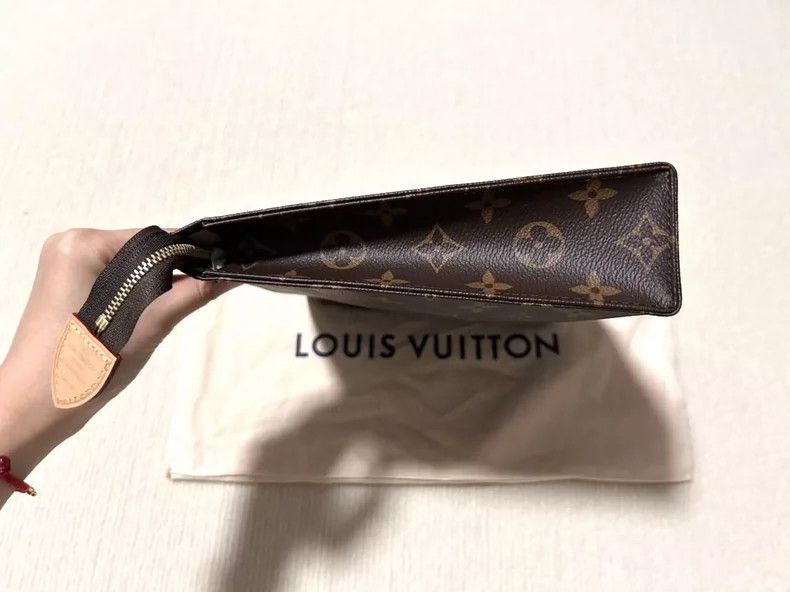 Louis Vuitton Louis Vuitton Monogram Toiletry Bag Size ONE SIZE - 5 Thumbnail