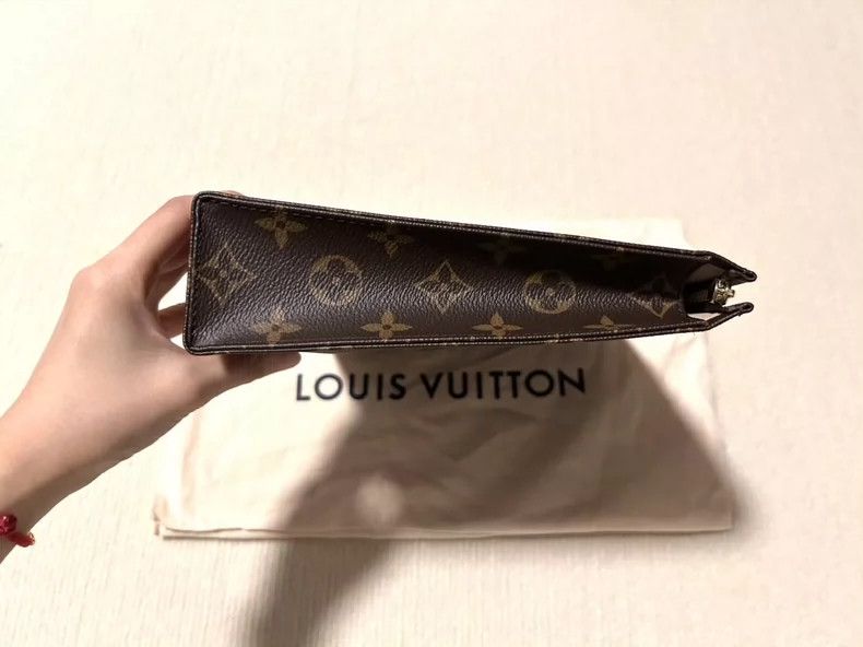 Louis Vuitton Louis Vuitton Monogram Toiletry Bag Size ONE SIZE - 4 Thumbnail