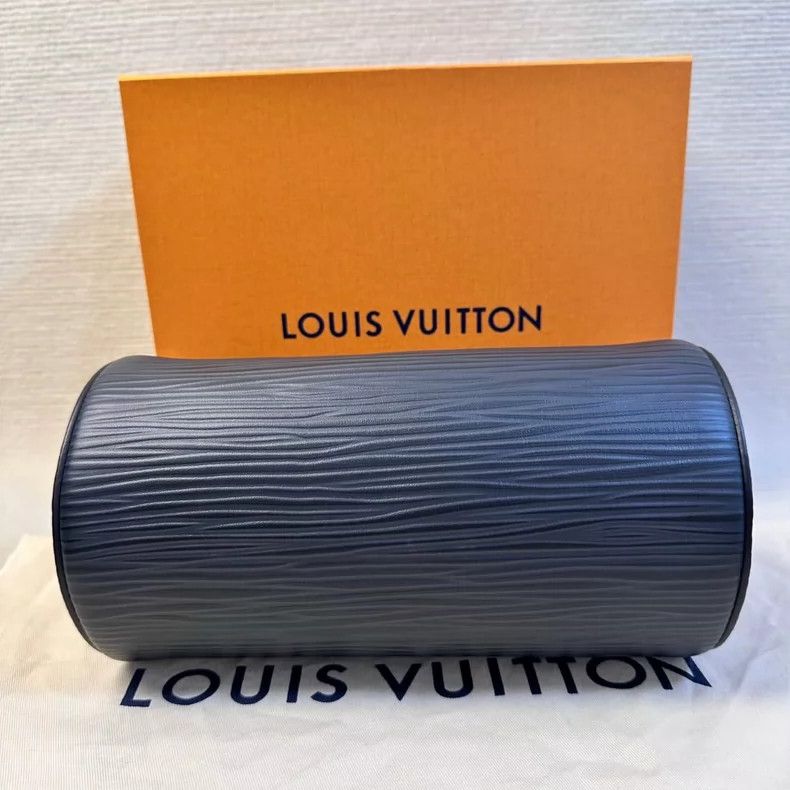 Louis Vuitton New LV Black Leather Shoulder Crossbody Bag Size ONE SIZE - 3 Thumbnail