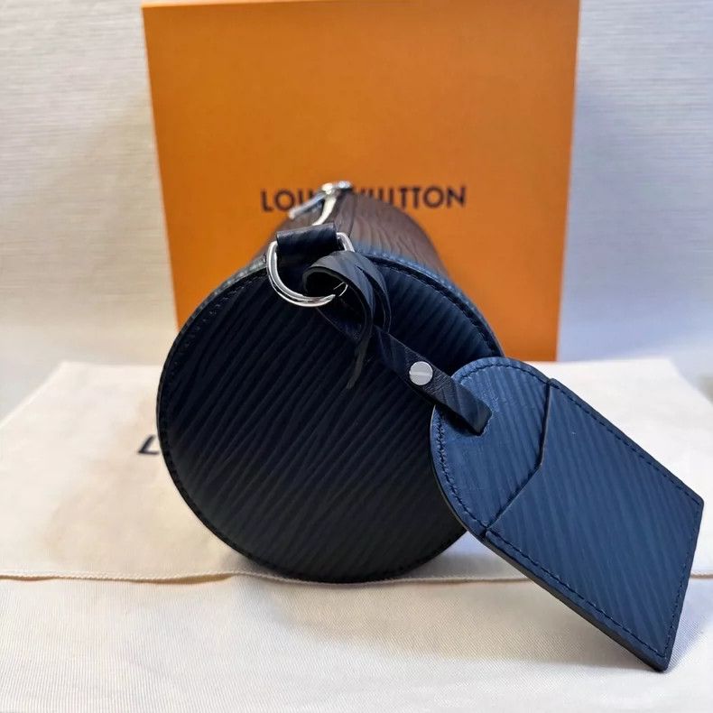 Louis Vuitton New LV Black Leather Shoulder Crossbody Bag Size ONE SIZE - 2 Thumbnail