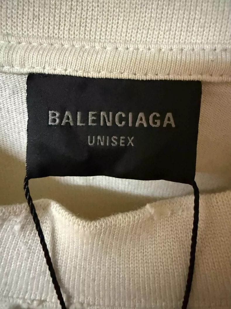 Balenciaga Balenciaga White Manchester United Distressed T-Shirt Size US L / EU 52-54 / 3 - 3 Thumbnail