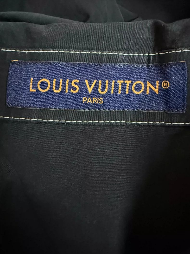 Louis Vuitton Louis Vuitton Short Sleeve Logo Shirt Size US S / EU 44-46 / 1 - 3 Thumbnail