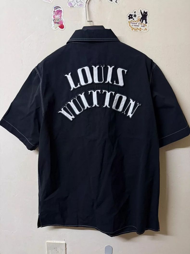 Louis Vuitton Louis Vuitton Short Sleeve Logo Shirt Size US S / EU 44-46 / 1 - 2 Thumbnail