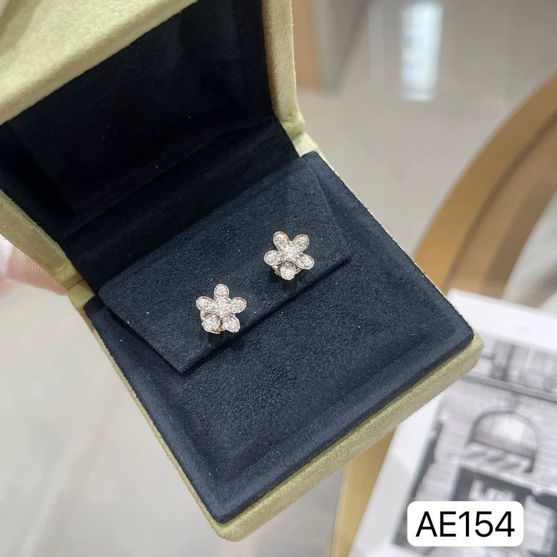 Cartier VCA Diamond Stud Earrings in Platinum Size ONE SIZE - 4 Thumbnail