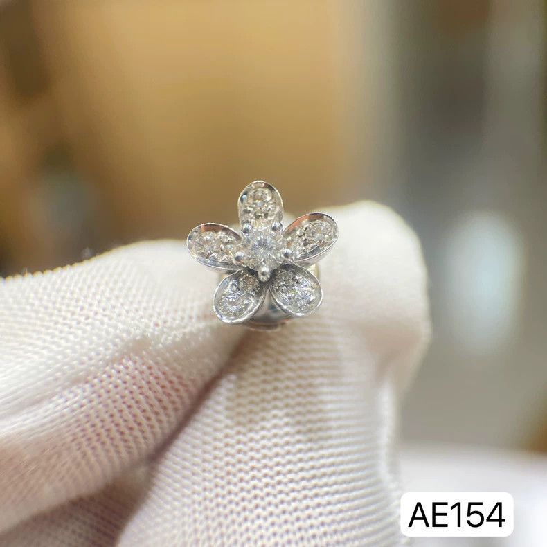 Cartier VCA Diamond Stud Earrings in Platinum Size ONE SIZE - 2 Thumbnail