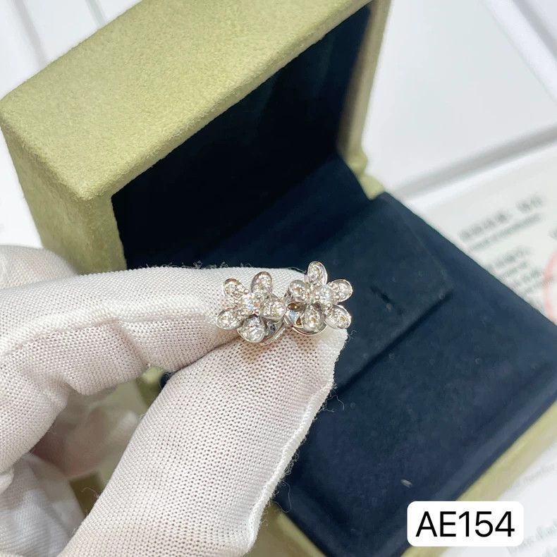 Cartier VCA Diamond Stud Earrings in Platinum Size ONE SIZE - 9 Thumbnail