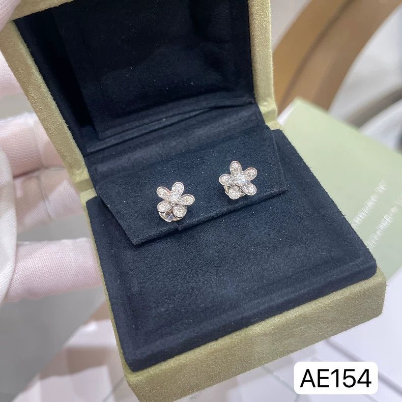 Cartier VCA Diamond Stud Earrings in Platinum Size ONE SIZE - 6 Thumbnail