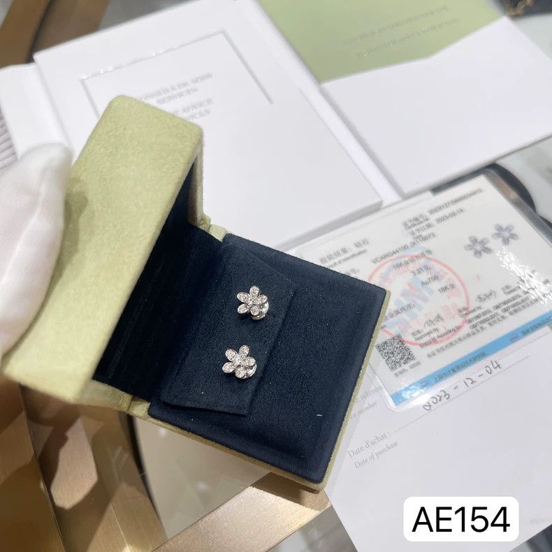Cartier VCA Diamond Stud Earrings in Platinum Size ONE SIZE - 3 Thumbnail