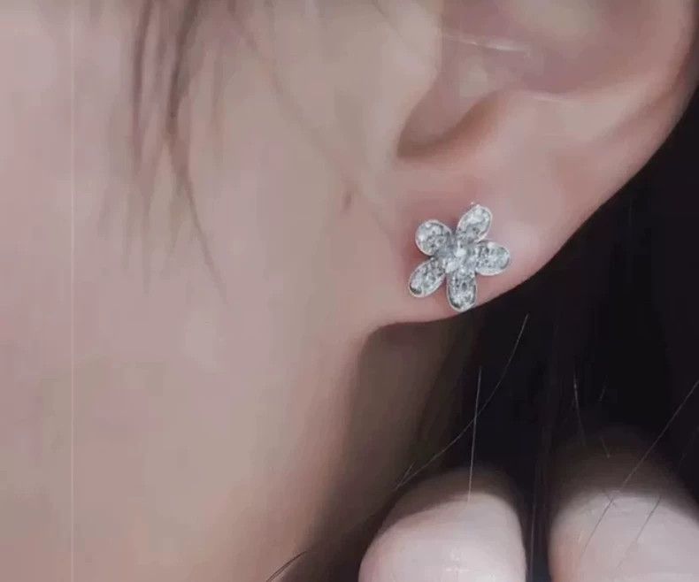 Cartier VCA Diamond Stud Earrings in Platinum Size ONE SIZE - 8 Thumbnail