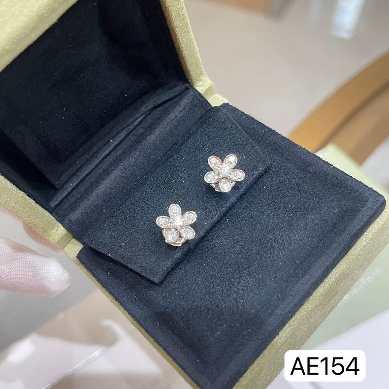 Cartier VCA Diamond Stud Earrings in Platinum Size ONE SIZE - 5 Thumbnail