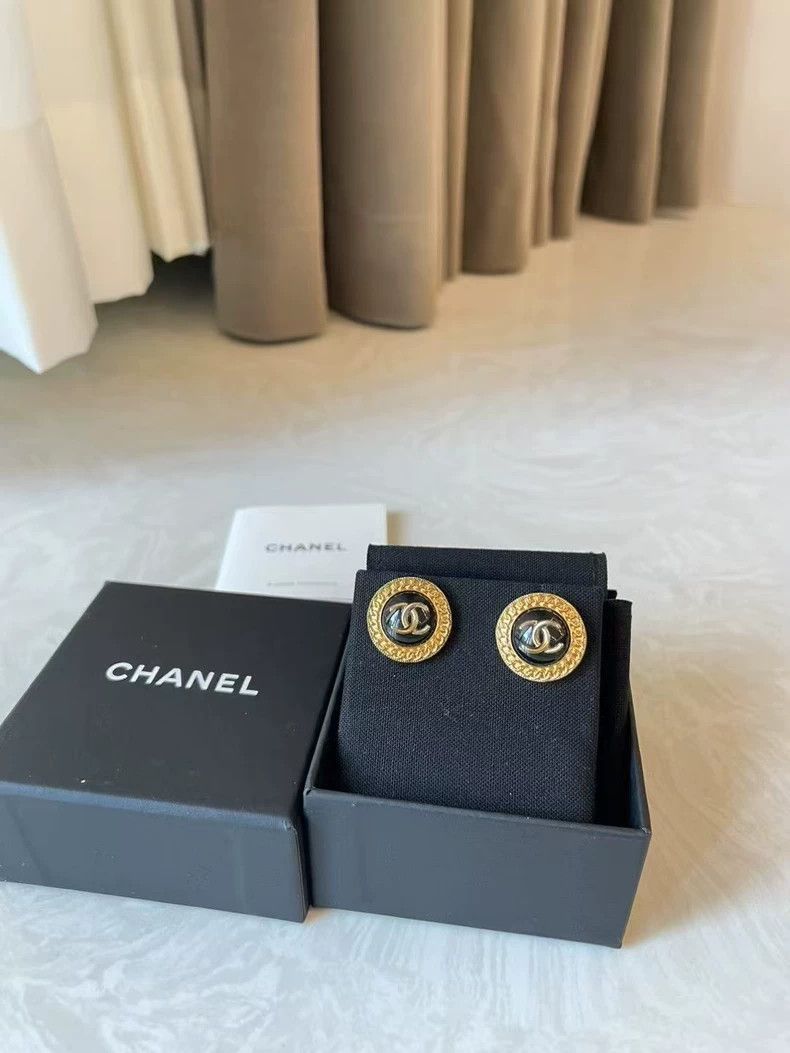 Chanel Chanel Vintage Button Ear Studs Size ONE SIZE - 5 Thumbnail