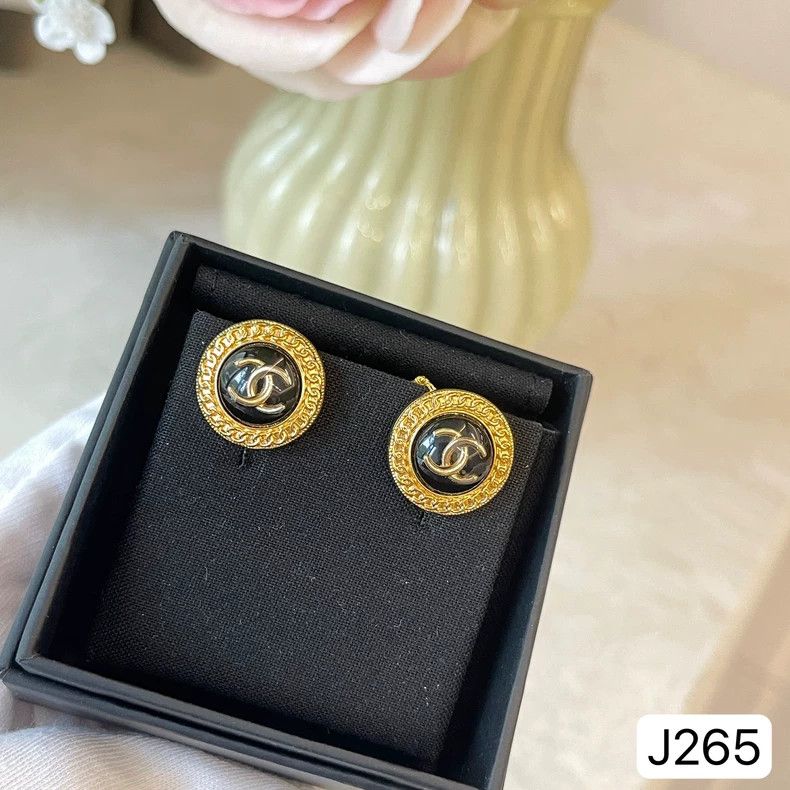 Chanel Chanel Vintage Button Ear Studs Size ONE SIZE - 2 Thumbnail