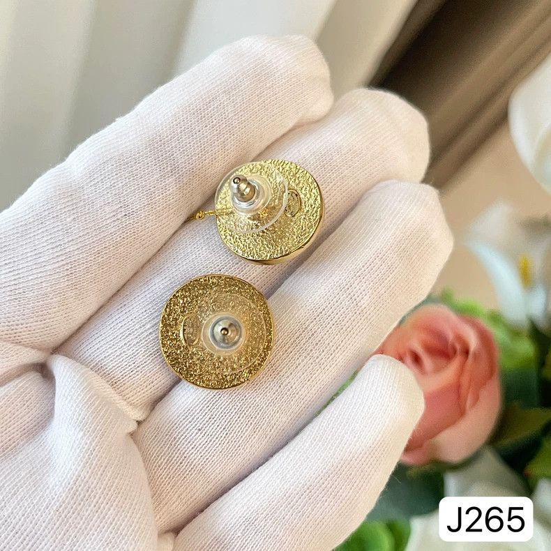 Chanel Chanel Vintage Button Ear Studs Size ONE SIZE - 4 Thumbnail