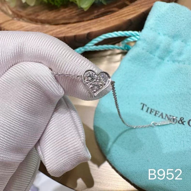 Tiffany & Co. Tiffany Heart Bracelet with Three Diamonds Size ONE SIZE - 2 Thumbnail