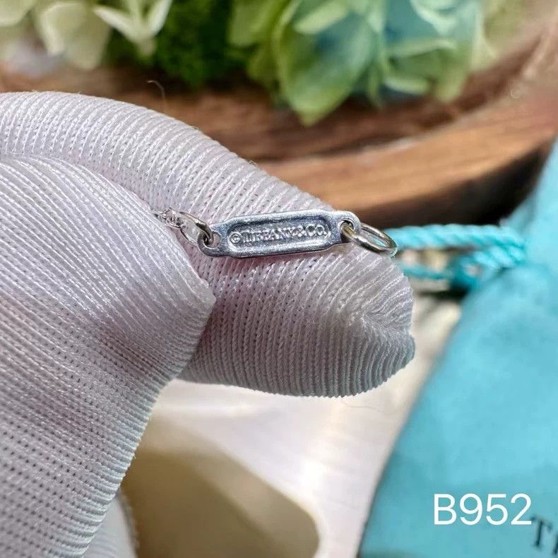 Tiffany & Co. Tiffany Heart Bracelet with Three Diamonds Size ONE SIZE - 4 Thumbnail