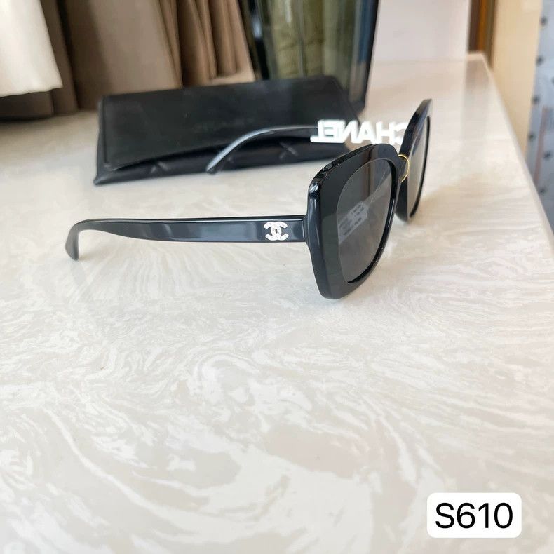 Chanel CHANEL Logo Sunglasses with Rhinestones Size ONE SIZE - 5 Thumbnail