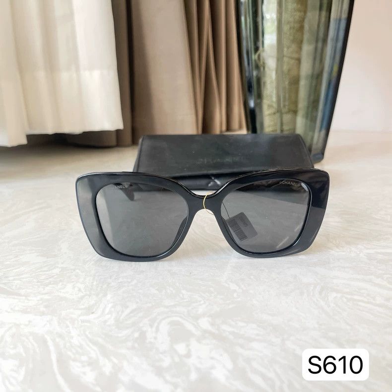 Chanel CHANEL Logo Sunglasses with Rhinestones Size ONE SIZE - 4 Thumbnail