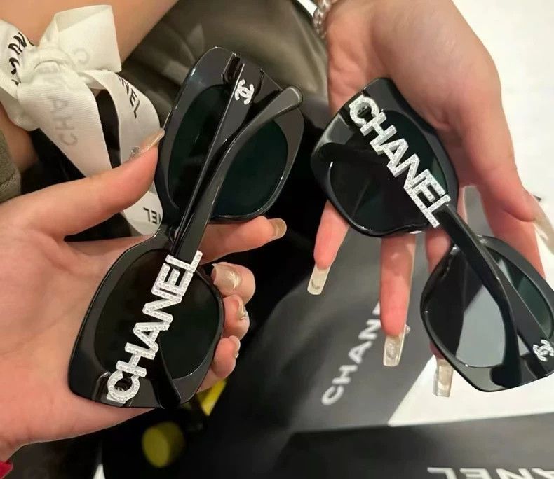 Chanel CHANEL Logo Sunglasses with Rhinestones Size ONE SIZE - 2 Thumbnail