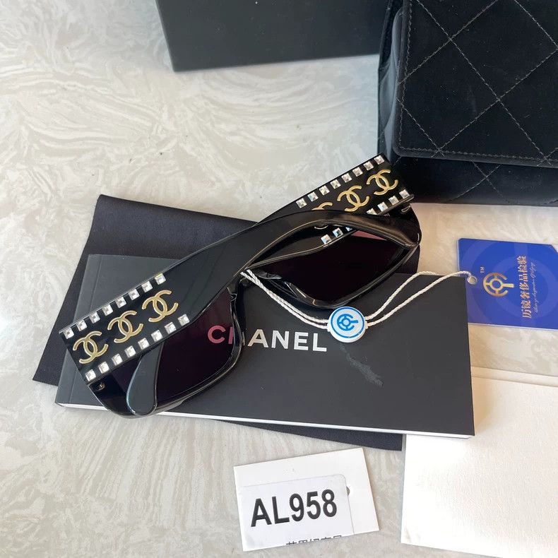 Chanel CHANEL Sunglasses with Diamond-Studded Legs Size ONE SIZE - 5 Thumbnail