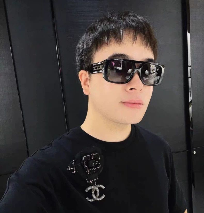 Chanel CHANEL Sunglasses with Diamond-Studded Legs Size ONE SIZE - 8 Thumbnail