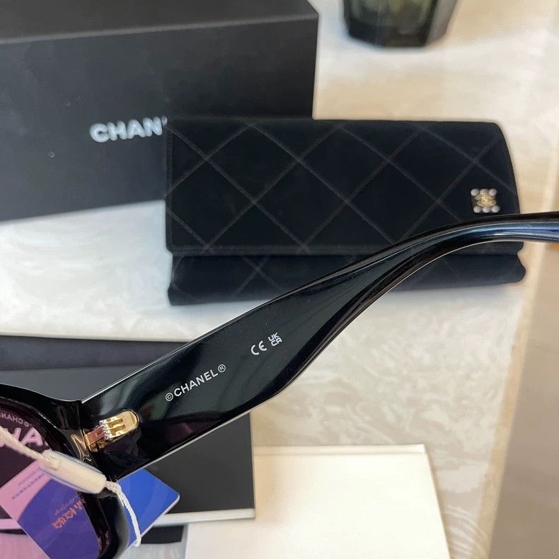 Chanel CHANEL Sunglasses with Diamond-Studded Legs Size ONE SIZE - 7 Thumbnail