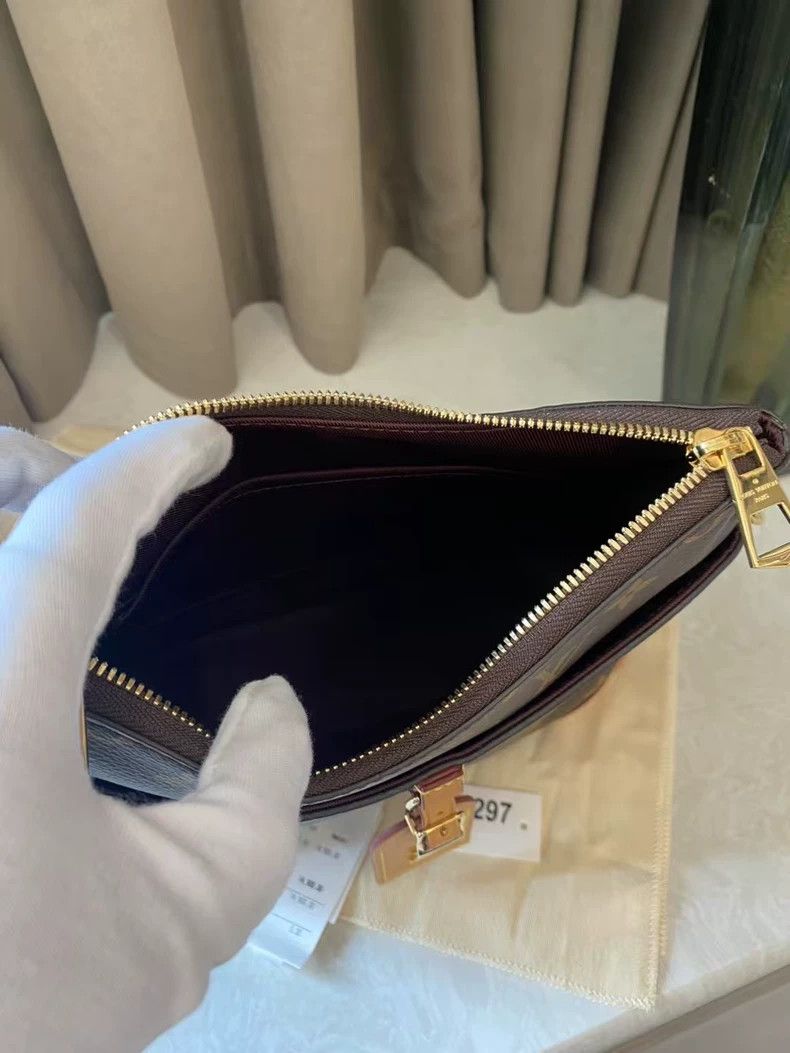 Louis Vuitton Louis Vuitton Small Shoulder Bag with Dust Bag Size ONE SIZE - 6 Thumbnail