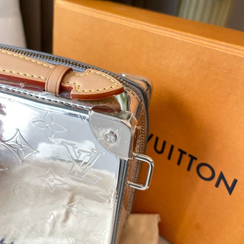 Louis Vuitton LV Silver Patent Leather Handbag with Strap Size ONE SIZE - 5 Thumbnail
