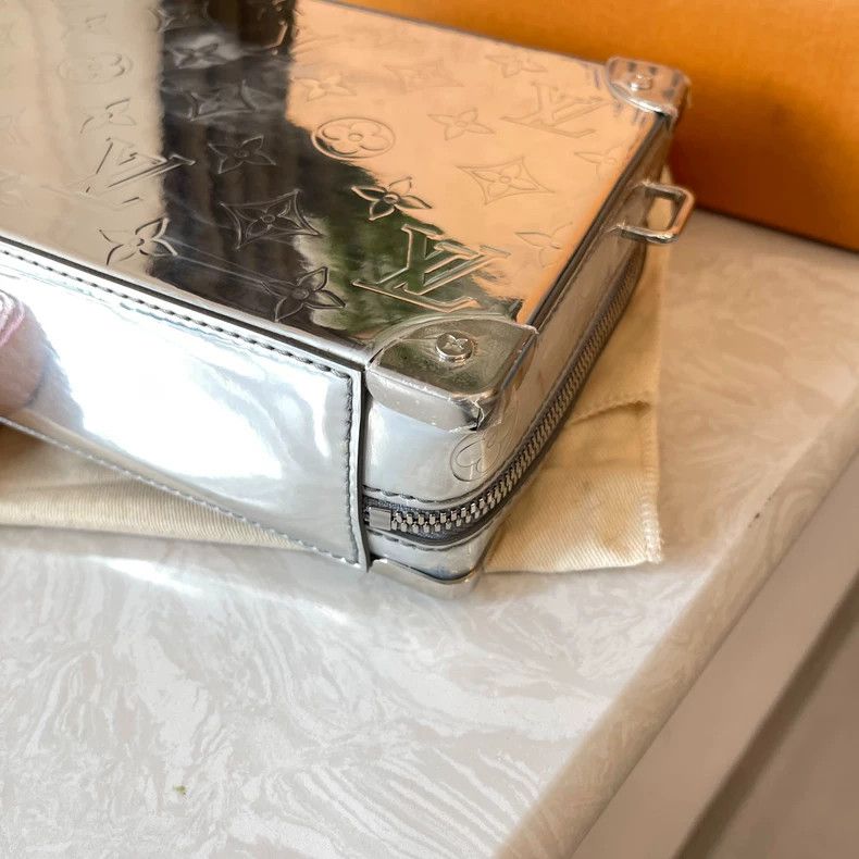 Louis Vuitton LV Silver Patent Leather Handbag with Strap Size ONE SIZE - 8 Thumbnail