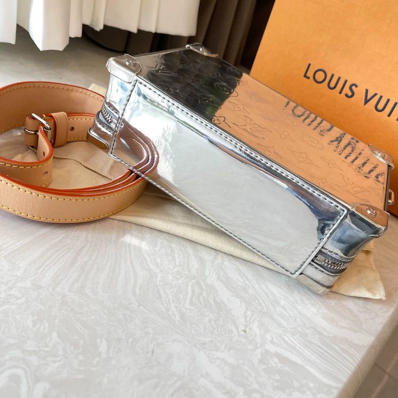Louis Vuitton LV Silver Patent Leather Handbag with Strap Size ONE SIZE - 7 Thumbnail
