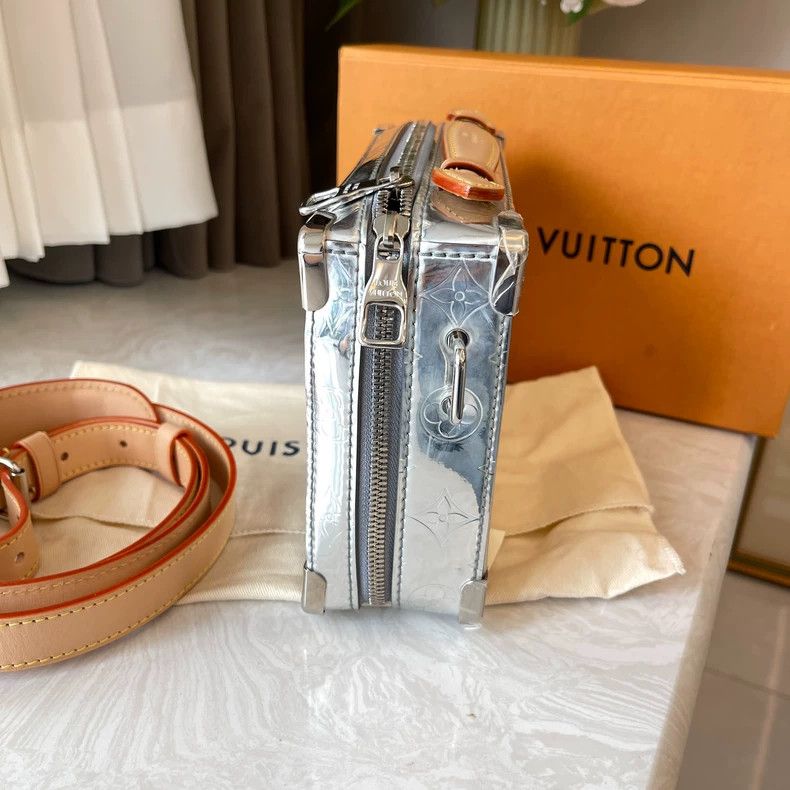 Louis Vuitton LV Silver Patent Leather Handbag with Strap Size ONE SIZE - 3 Thumbnail