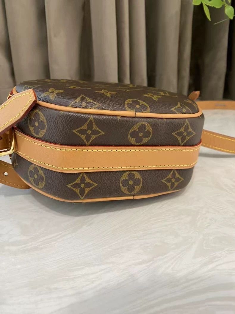 Louis Vuitton LV Monogram Round Small Bag with Dust Bag Size ONE SIZE - 4 Thumbnail