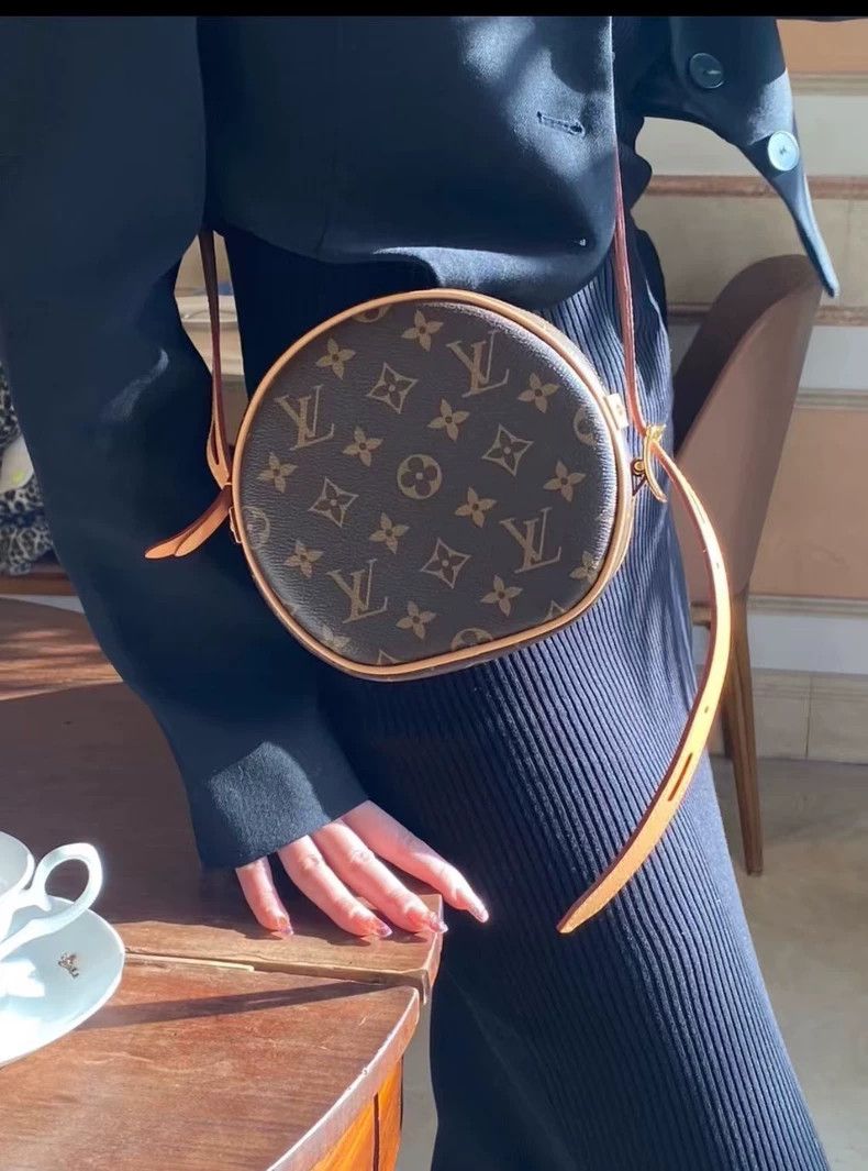 Louis Vuitton LV Monogram Round Small Bag with Dust Bag Size ONE SIZE - 8 Thumbnail