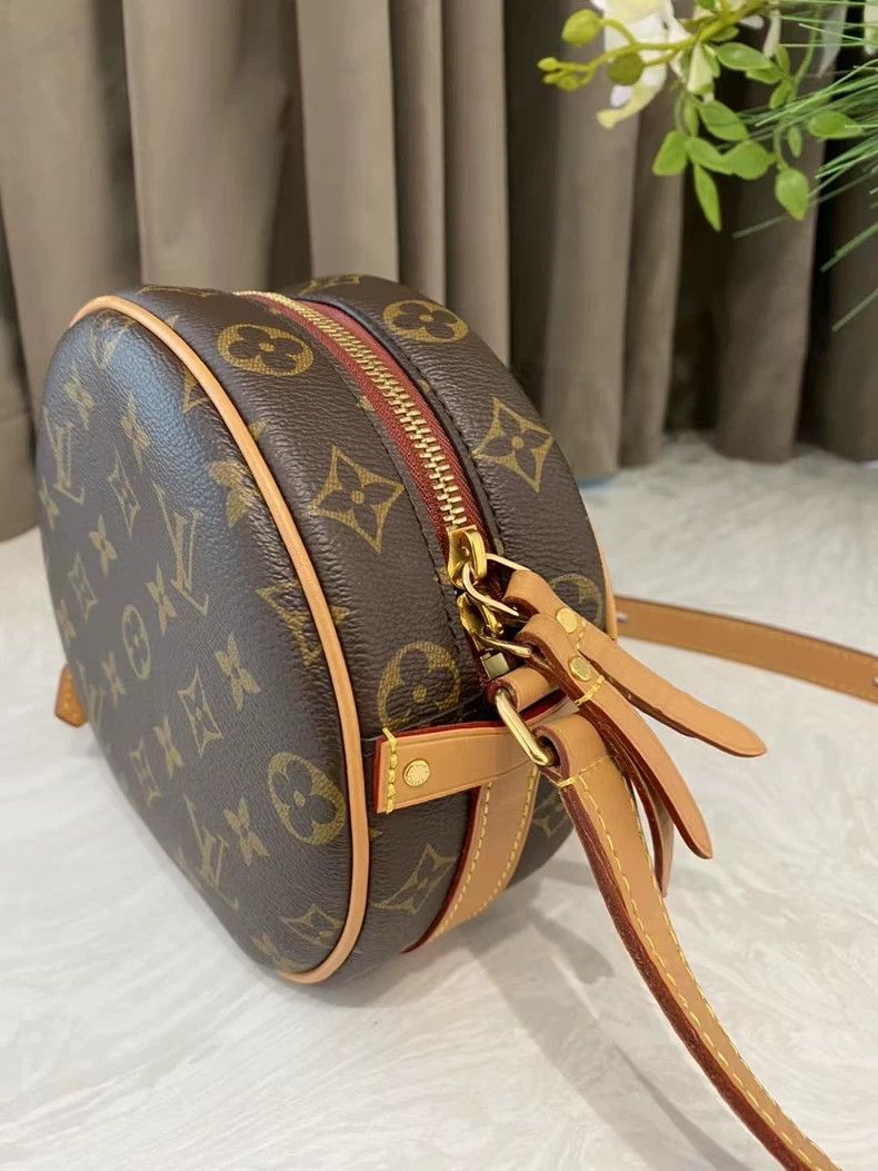 Louis Vuitton LV Monogram Round Small Bag with Dust Bag Size ONE SIZE - 5 Thumbnail