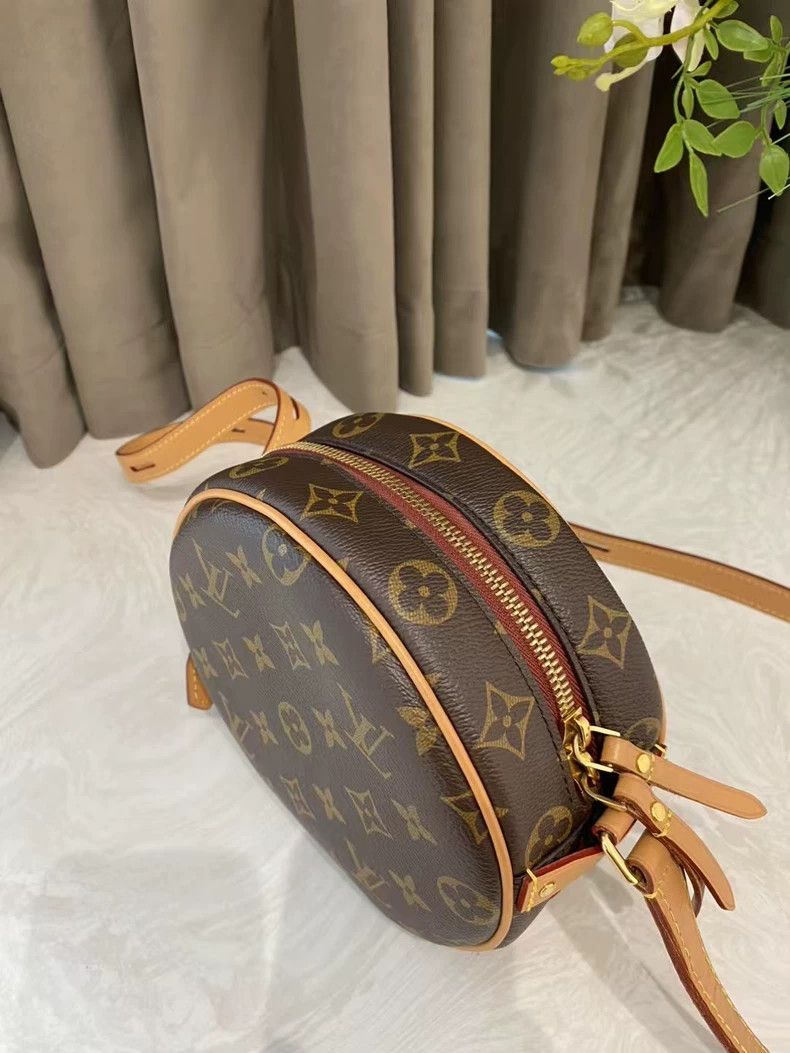 Louis Vuitton LV Monogram Round Small Bag with Dust Bag Size ONE SIZE - 7 Thumbnail