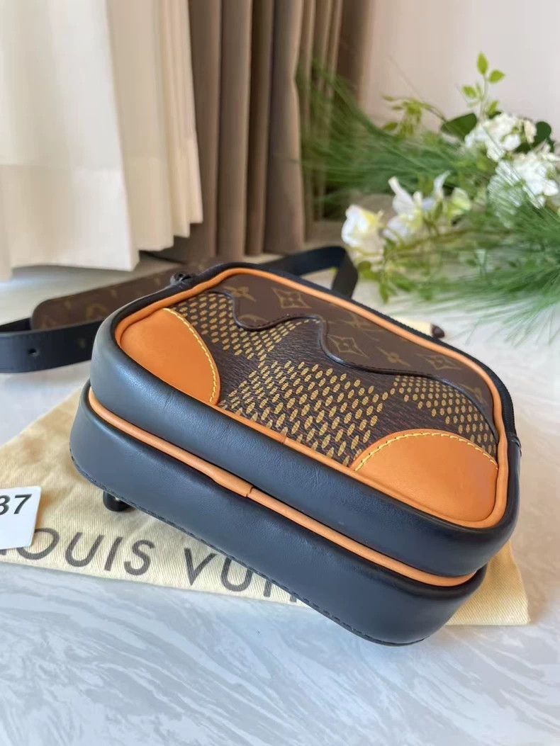 Louis Vuitton LVXnigo Camera Bag with Dust Bag Size ONE SIZE - 4 Thumbnail