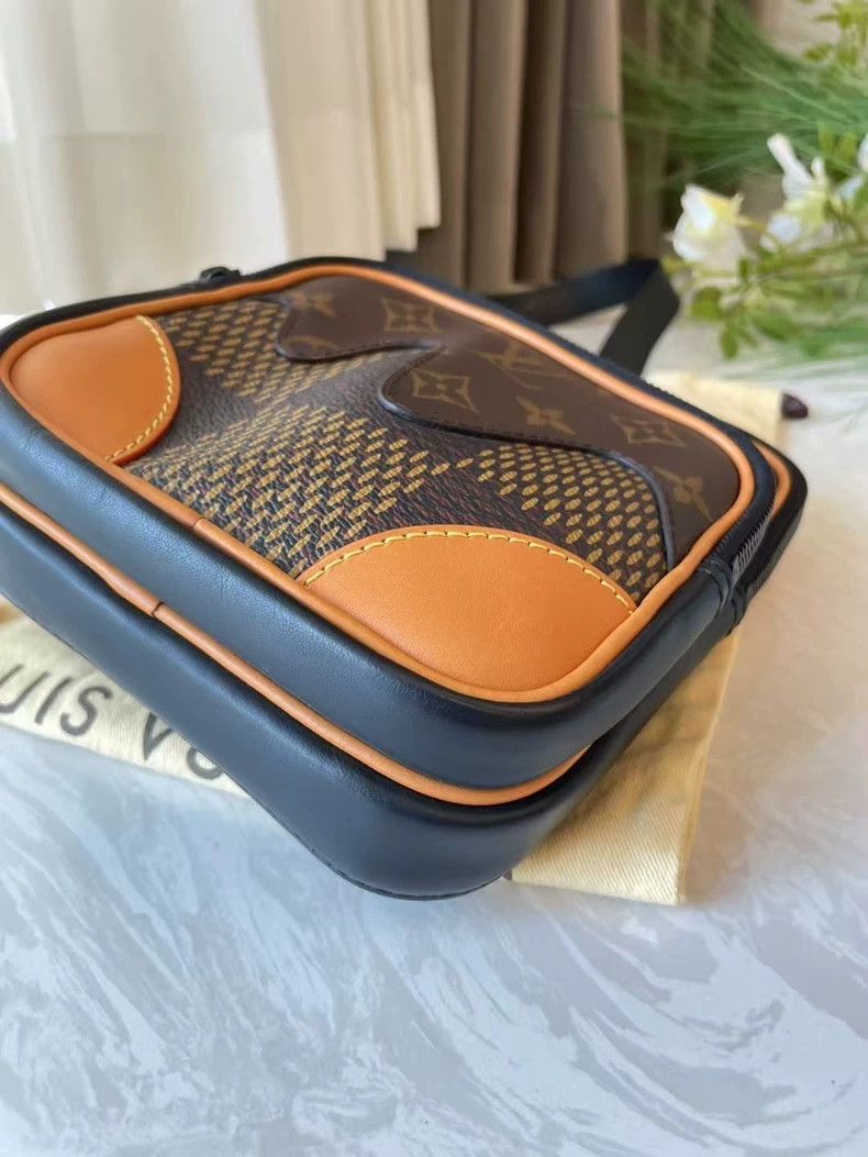 Louis Vuitton LVXnigo Camera Bag with Dust Bag Size ONE SIZE - 5 Thumbnail