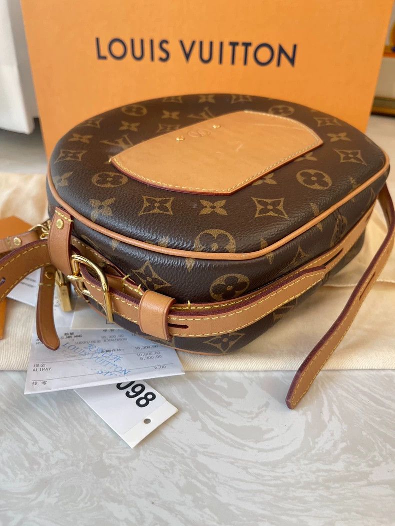 Louis Vuitton Louis Vuitton Round Bag with Full Packaging Size ONE SIZE - 6 Thumbnail