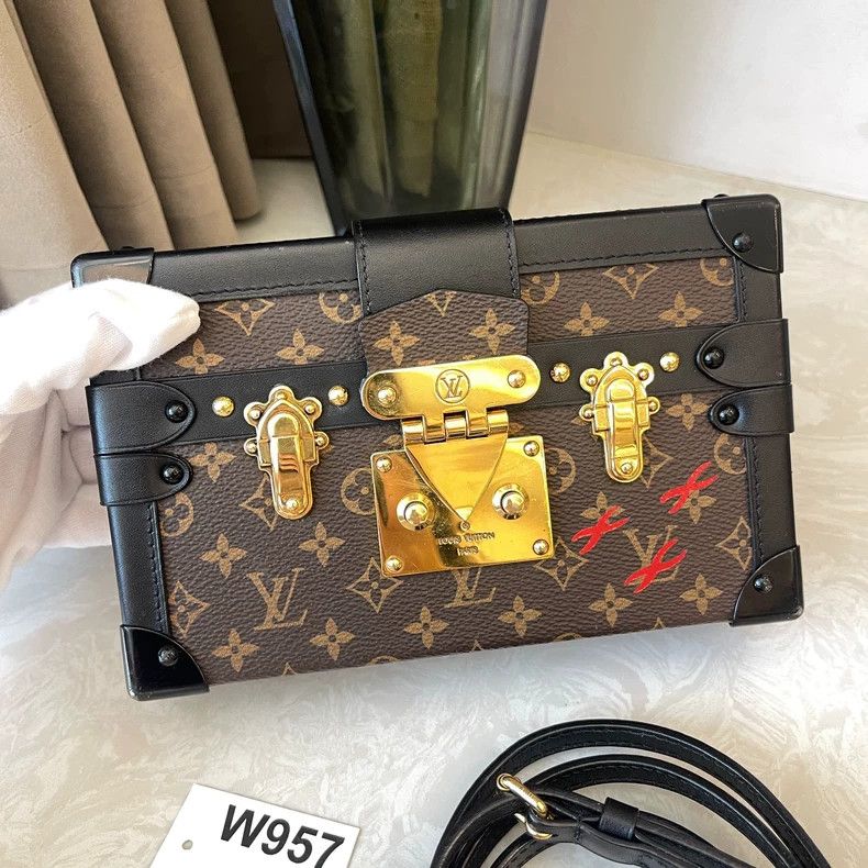 Louis Vuitton Louis Vuitton Petit Malle Hard Case Bag Size ONE SIZE - 5 Thumbnail