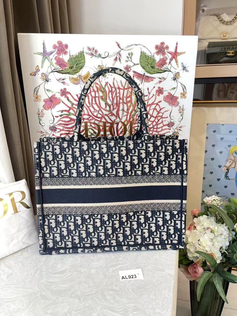 Dior Christian Dior Tote Bag Medium Size Size ONE SIZE - 4 Thumbnail