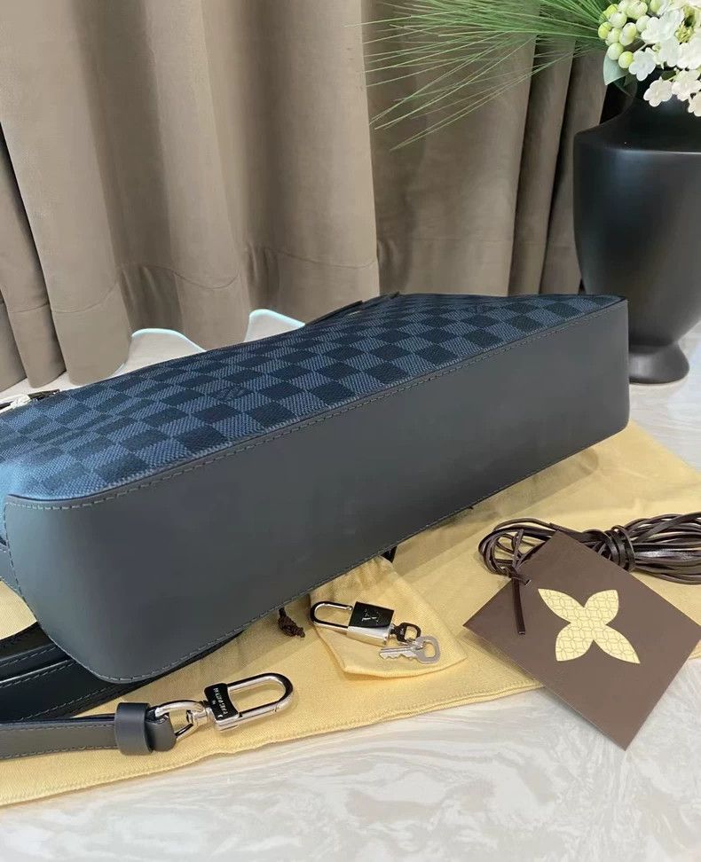 Louis Vuitton Men's Checkered Shoulder Crossbody Bag Size ONE SIZE - 5 Thumbnail