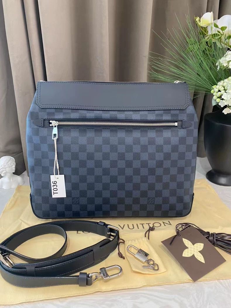 Louis Vuitton Men's Checkered Shoulder Crossbody Bag Size ONE SIZE - 3 Thumbnail